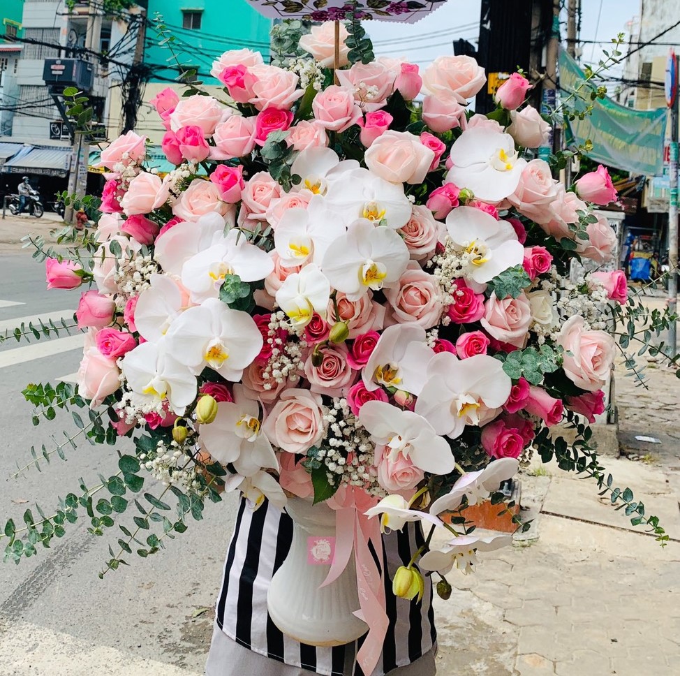 Giỏ Hoa Tông Màu Hồng Pastel