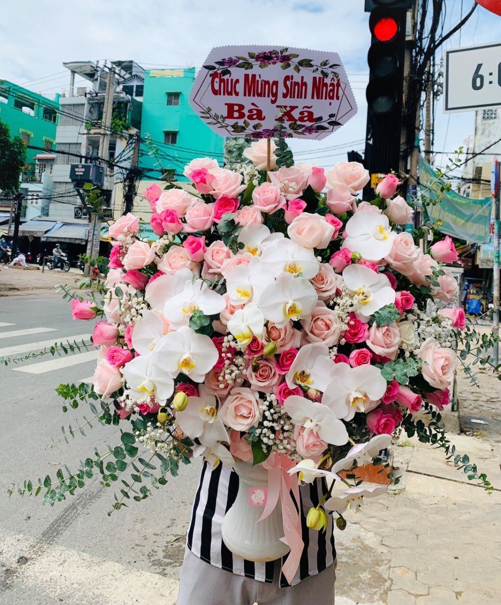 Giỏ hoa sinh nhật màu hồng