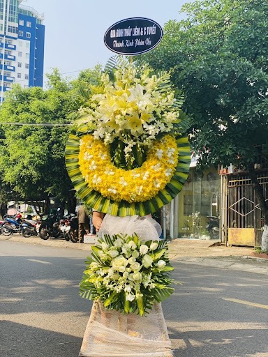 Vòng hoa chia buồn màu vàng