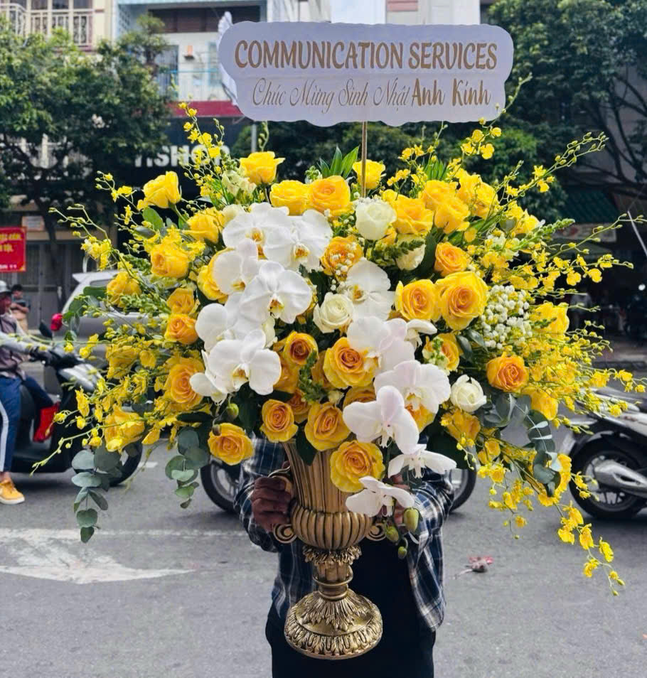 Giỏ Hoa Tông Màu Vàng